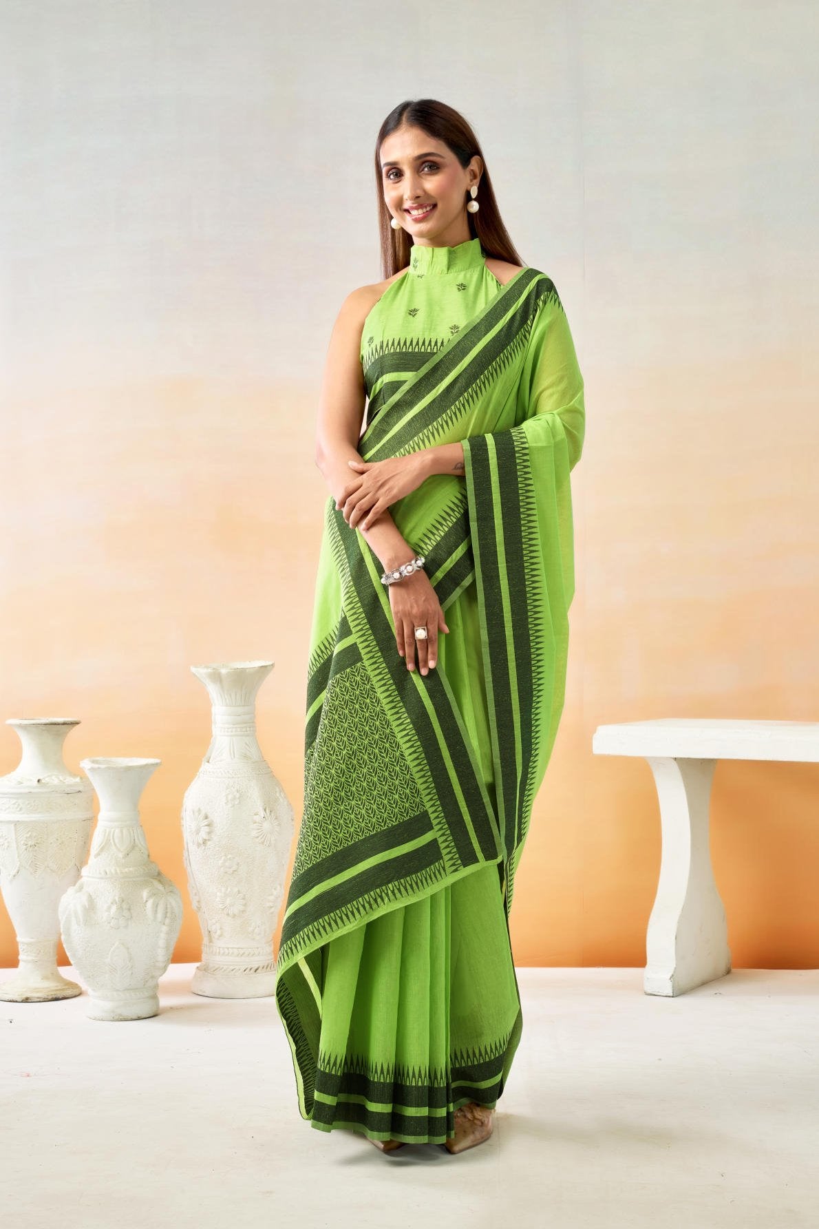 Pure Spun Cotton Saree, Handloom Style Weave, Temple Weave Border, Temple Weave Pallu, Running Blouse, Allover Weave Buttis, Cotton Saree, Traditional Indian Wear, Breathable Fabric, Ethnic Fashion, Comfortable Saree, Summer Wear, Women's Clothing.