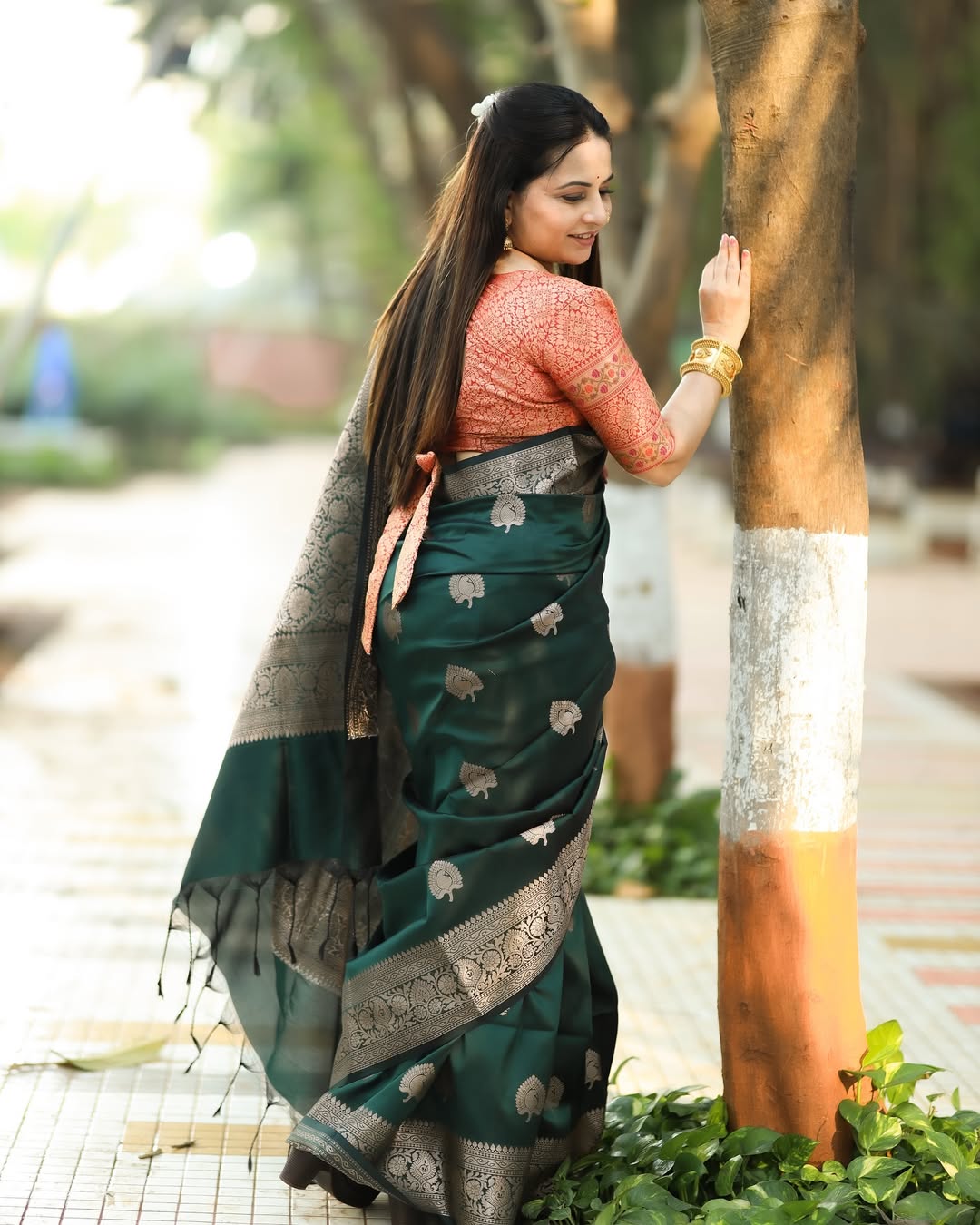 Banarasi Soft Silk Saree – Minimalistic Elegance