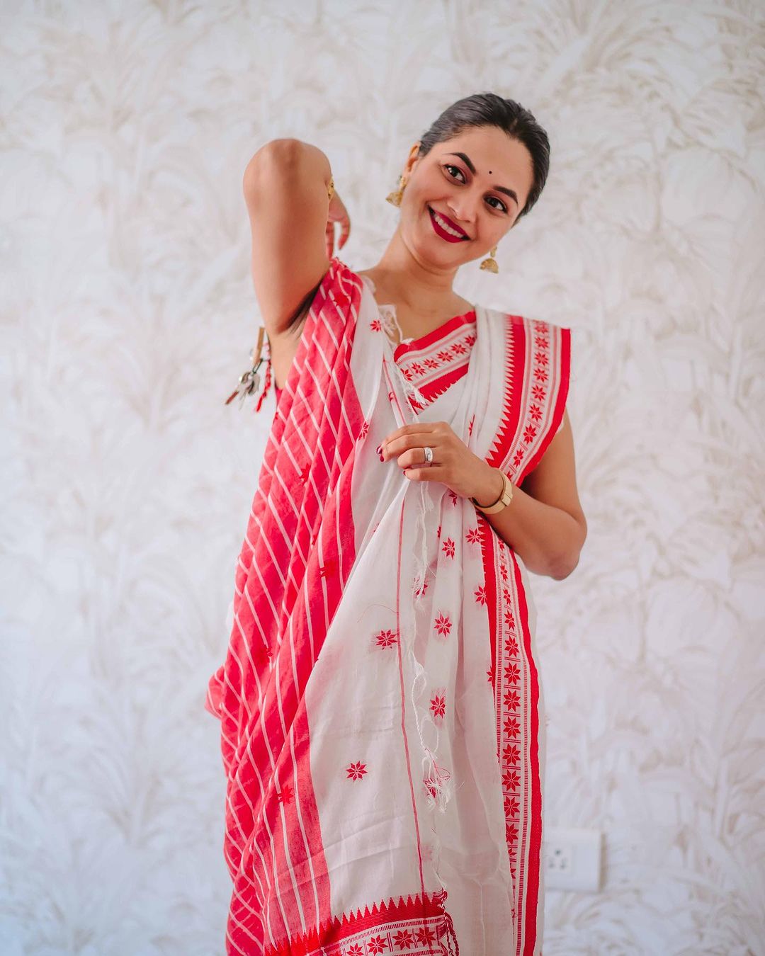 New Design Soft Linen Cotton Silk Saree – Rich Jaquard Weave (509gm)