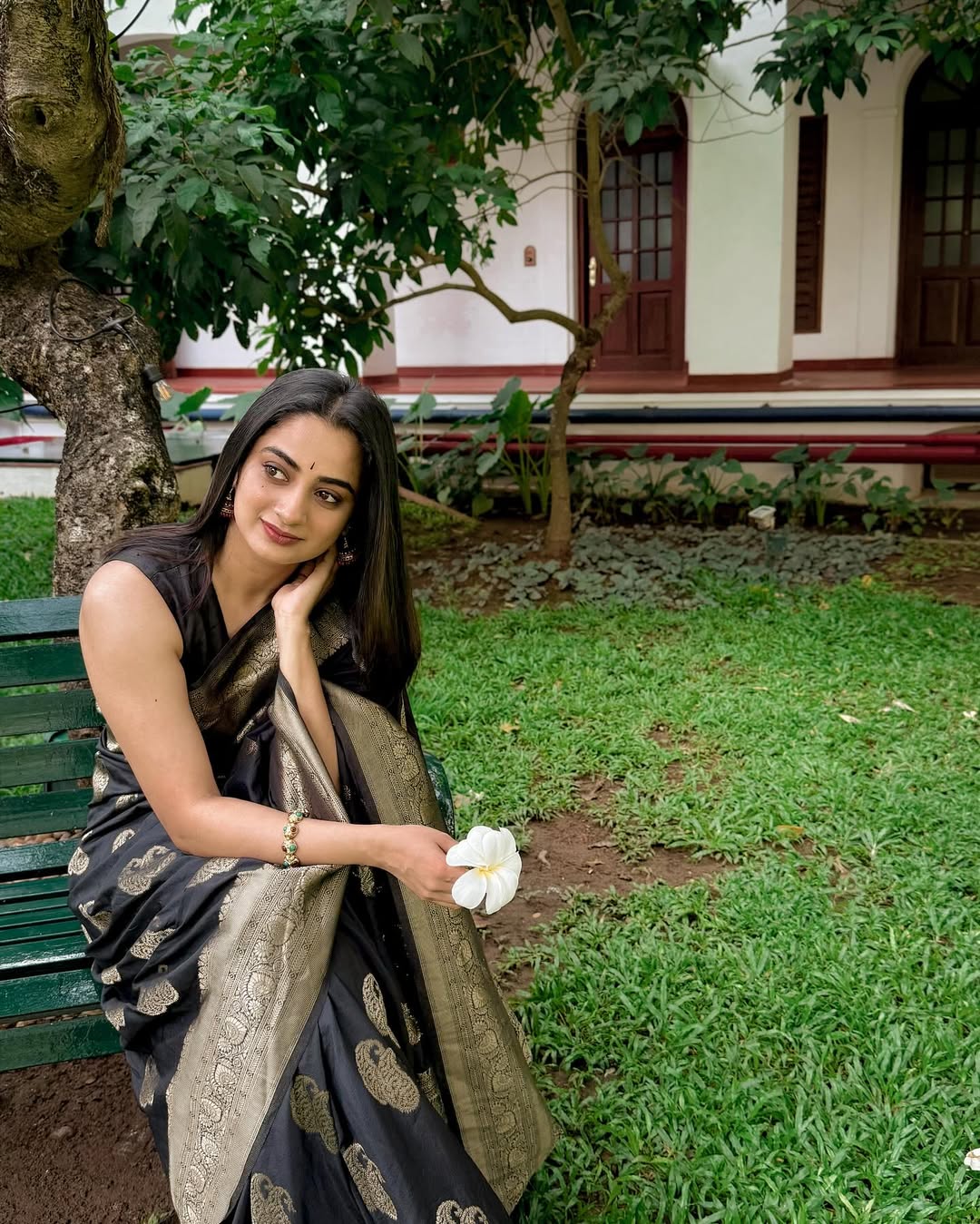 Banarasi Soft Silk Saree – Elegant Minimalistic Design