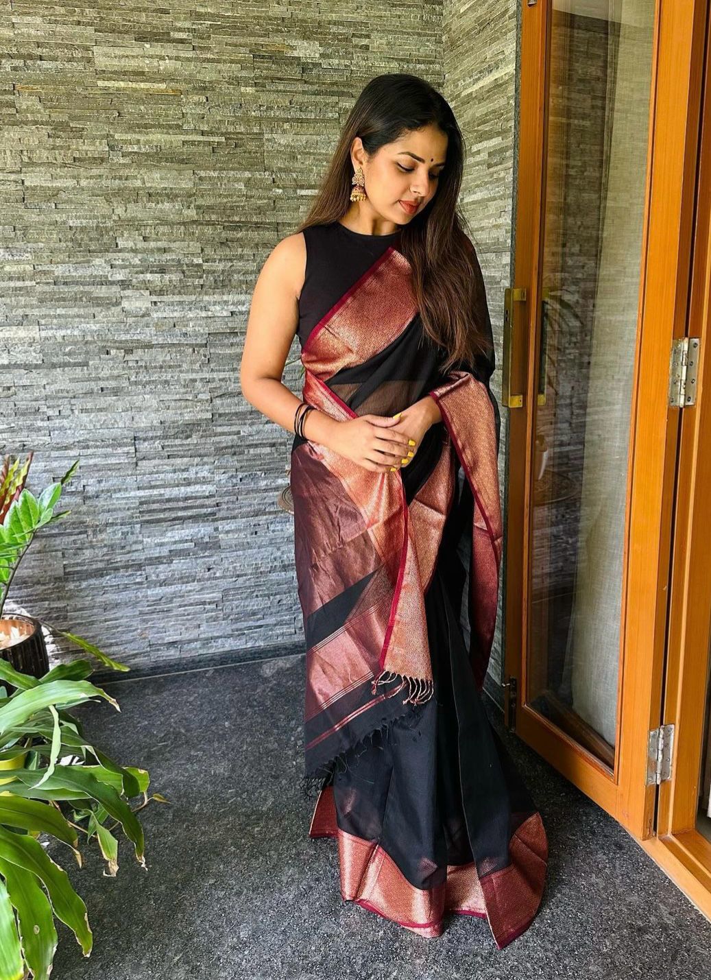 Luxurious Banarasi Soft Silk Saree with Elegant Weaving – Perfect for Weddings & Festivities