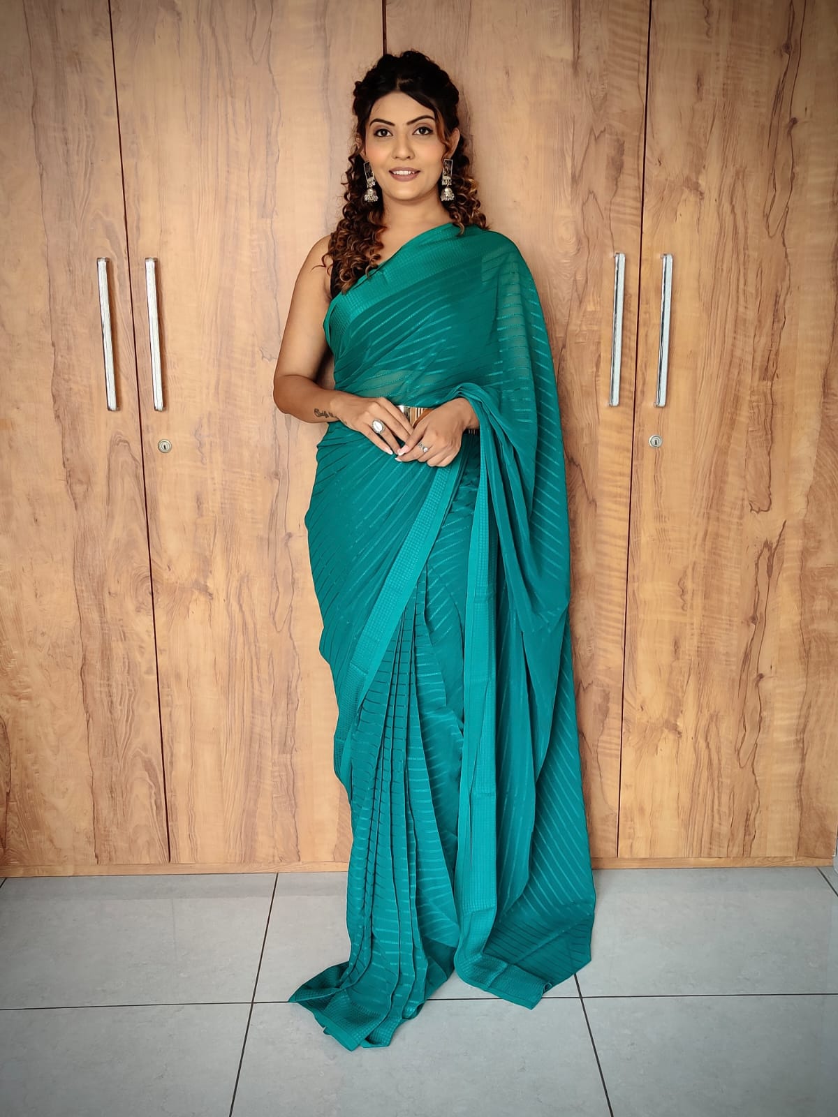 ready to wear viscose patta saree with zari lining and metal belt