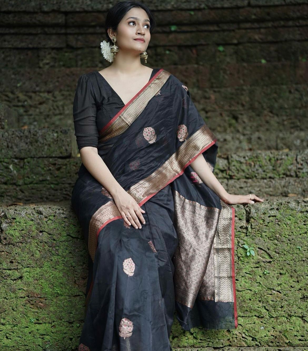 Banarasi Soft Silk Saree with Traditional Jacquard & Gold Zari Weaving – Wedding & Festive Wear