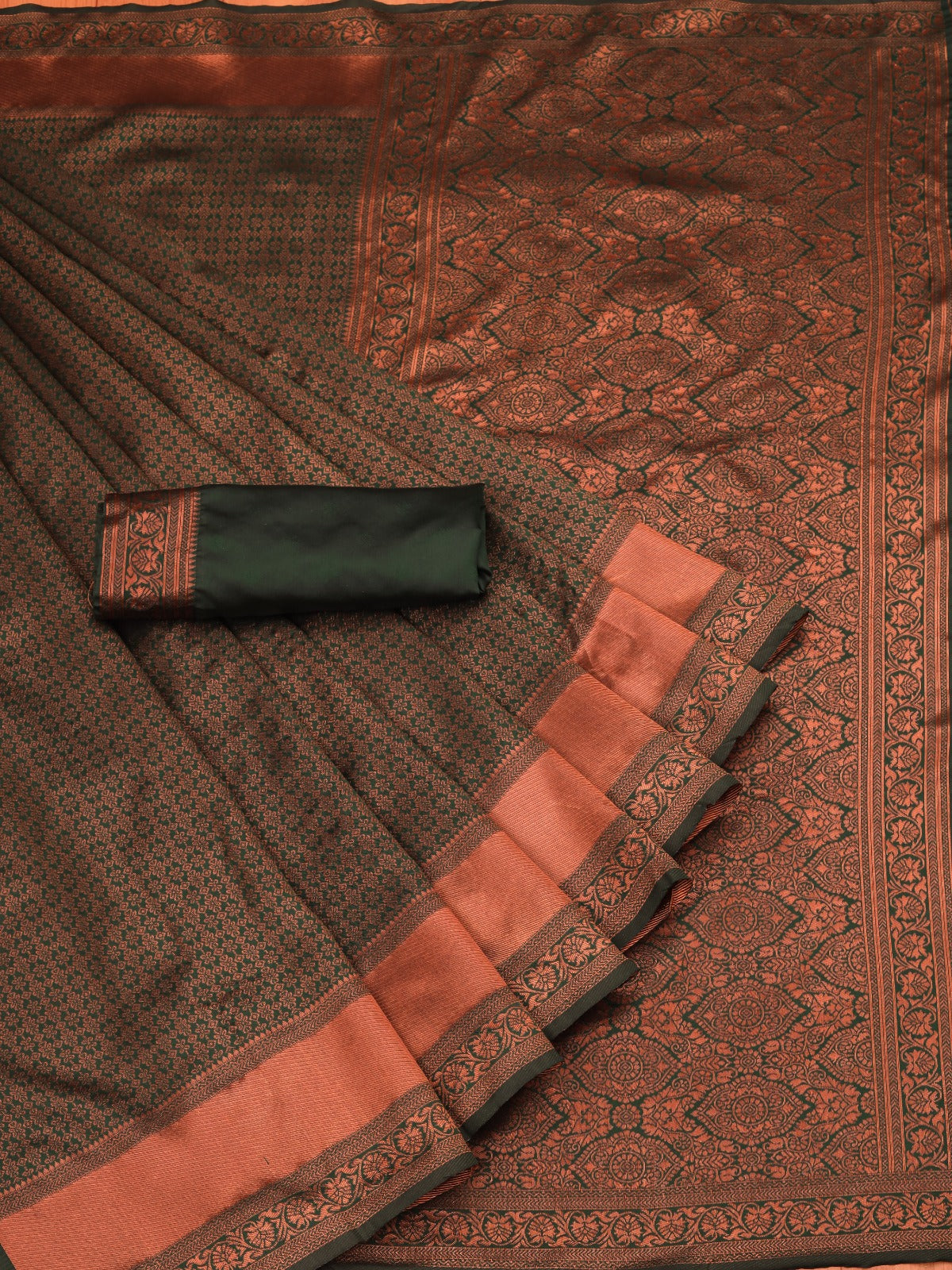 Banarasi Soft Silk Saree – Unique & Elegant Copper Zari Weaving, 574GM