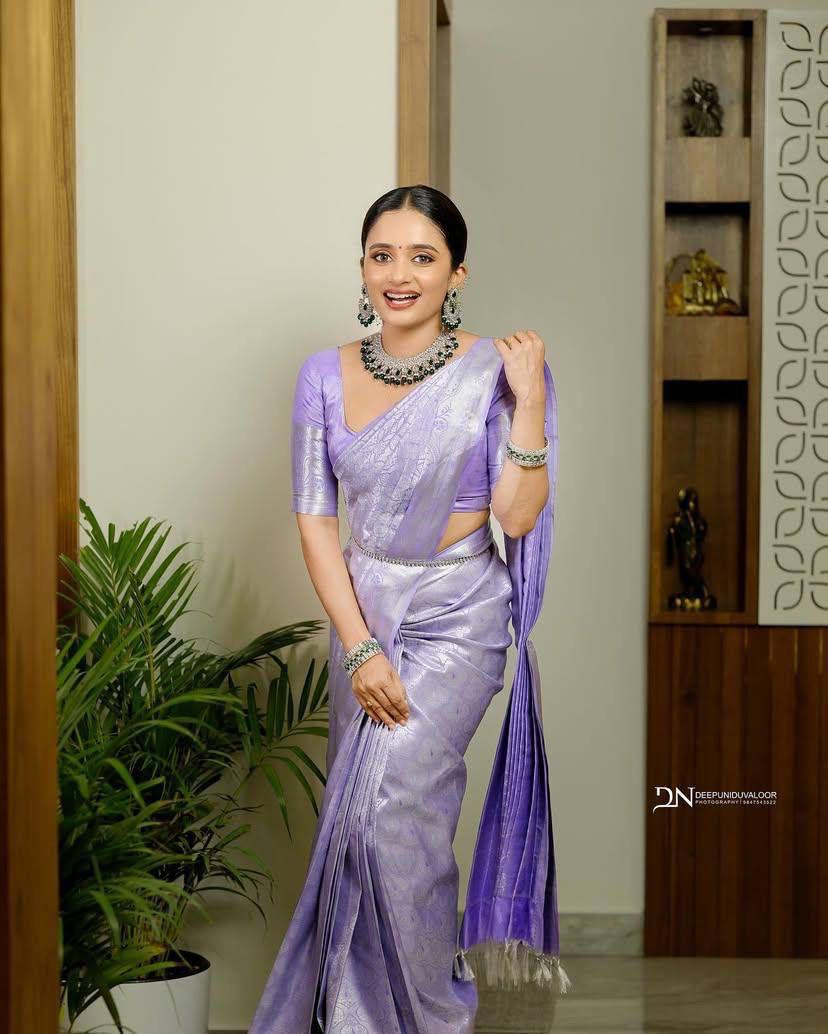 Minimalist Elegance Banarasi Soft Silk Saree – Colour 1