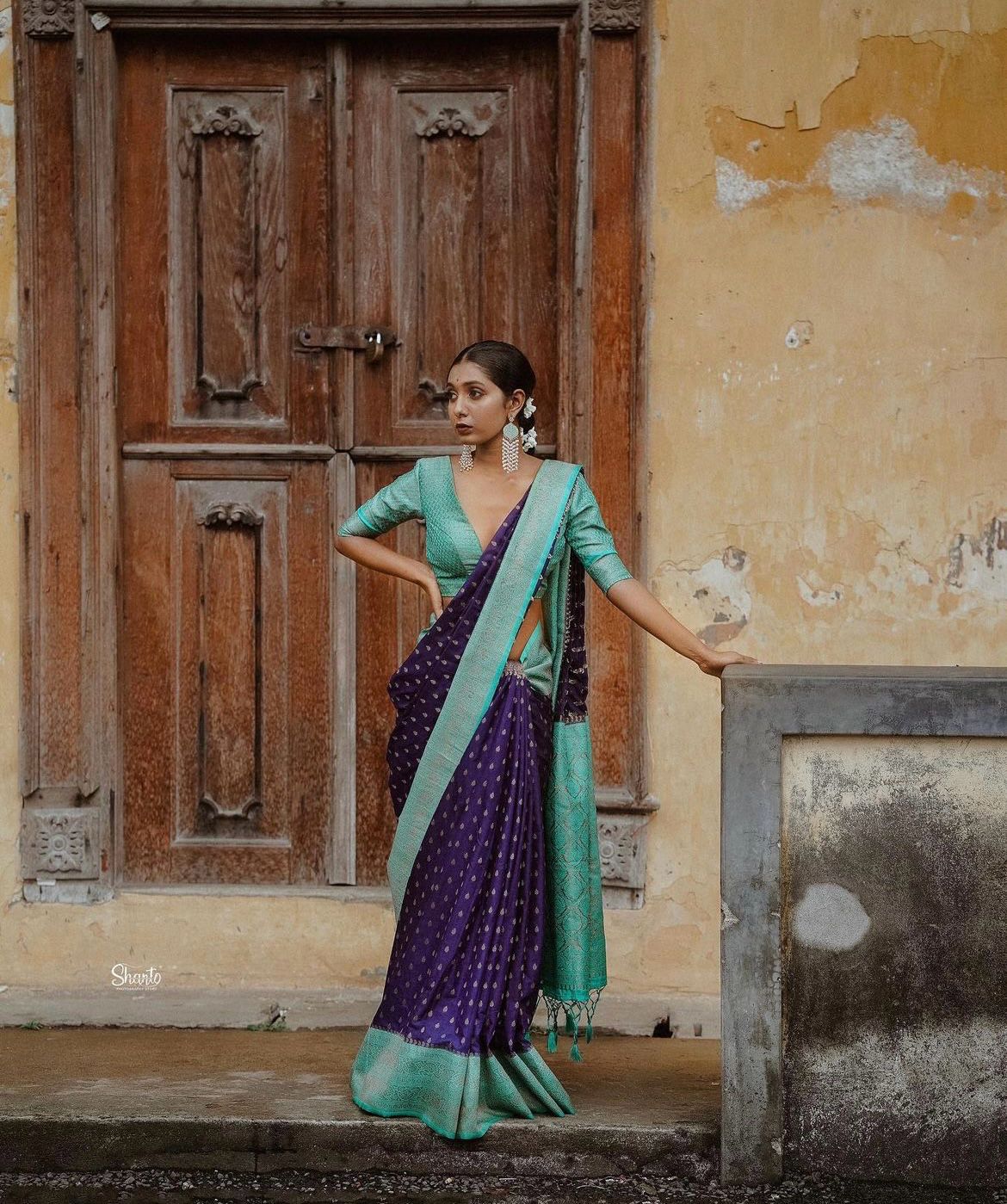 Golden Elegance Banarasi Soft Silk Saree