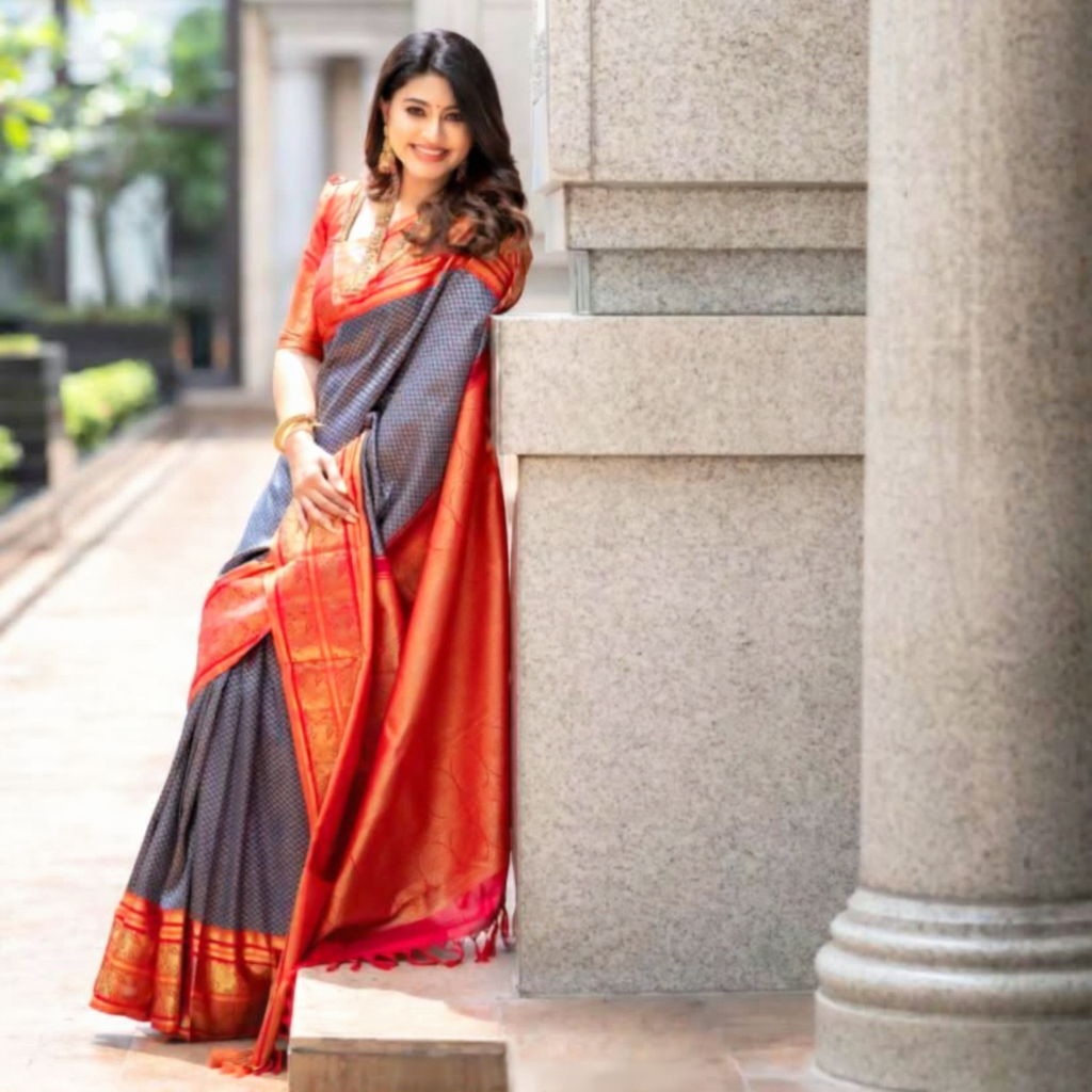 Eternal Elegance Banarasi Soft Silk Saree with Gold Zari Weaving