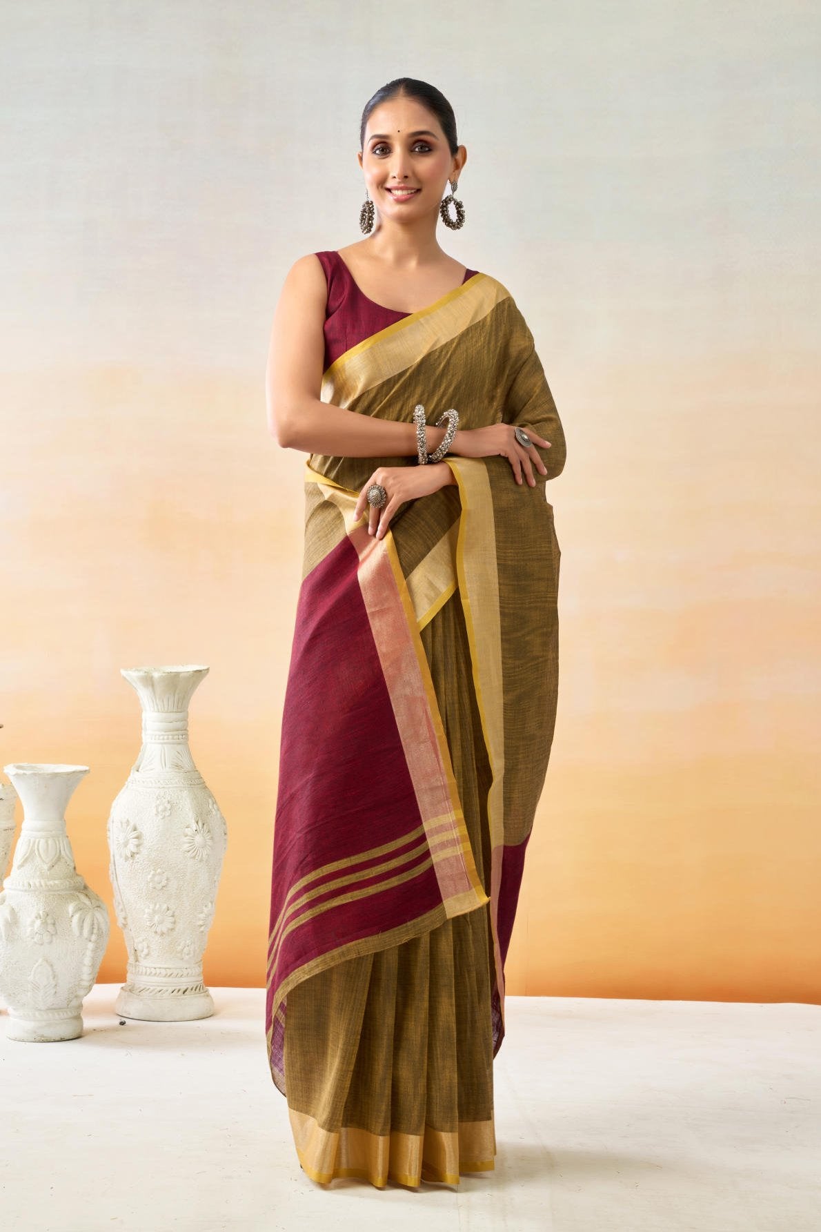 Pure Cotton Saree, Handloom Style Zari Weave, Zari Border, Contrast Pallu, Contrast Blouse with Border, Cotton Handloom, Traditional Saree, Ethnic Wear, Lightweight Cotton, Designer Saree, Festive Attire, Indian Fashion, Women's Saree.