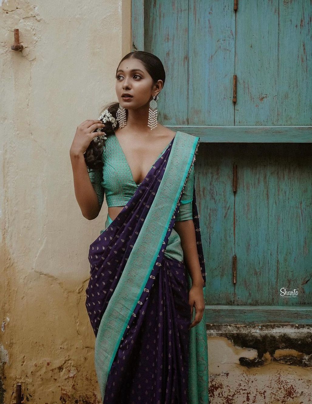 Golden Elegance Banarasi Soft Silk Saree