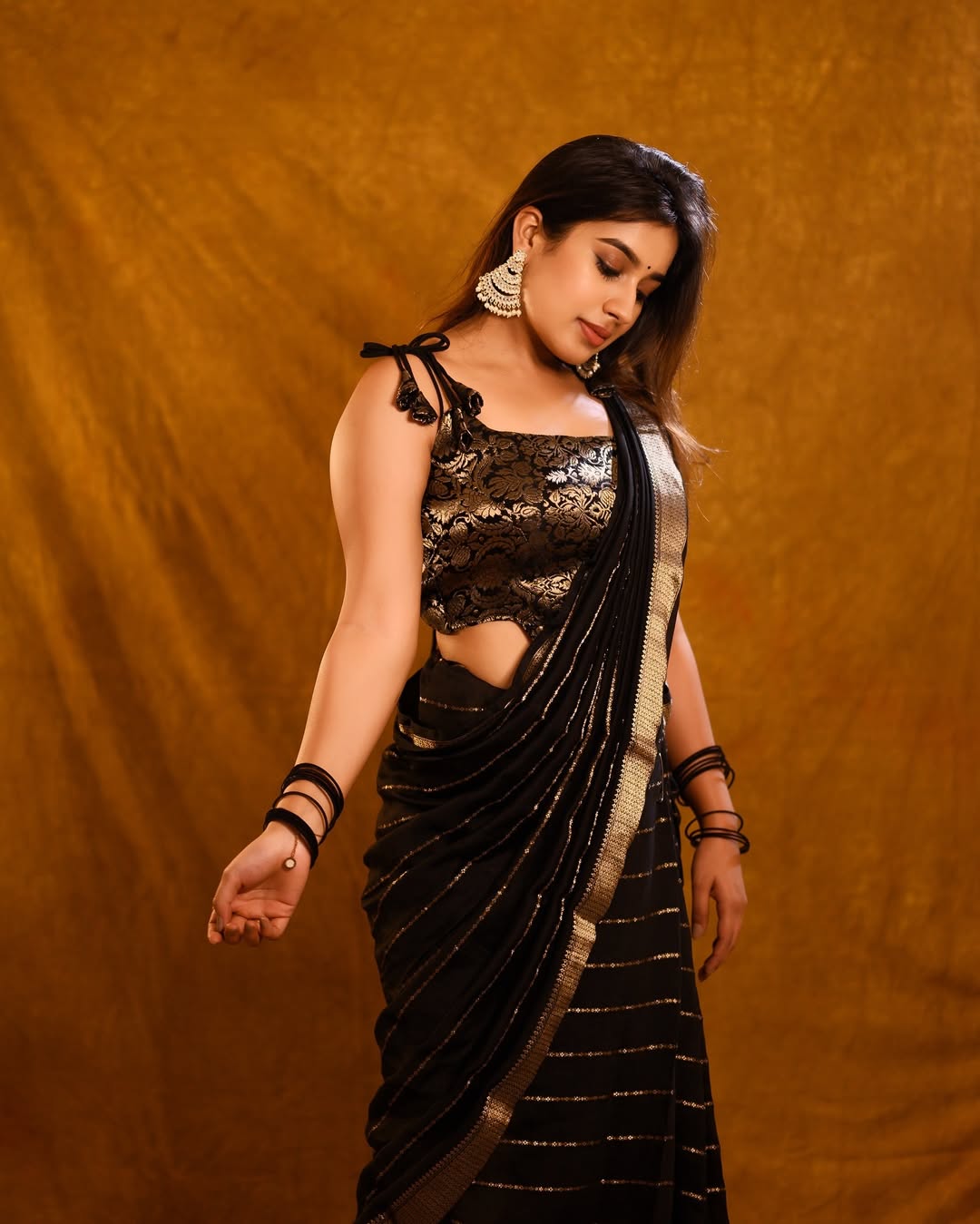 Silver Radiance Banarasi Soft Silk Saree with Silver Zari Weaving – Colour 1