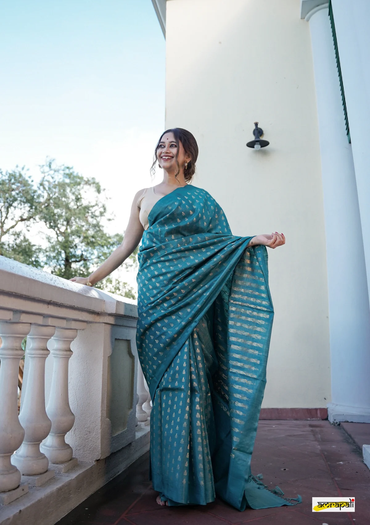 Banarasi Soft Silk Saree – Elegant Gold Zari Weaving Collection