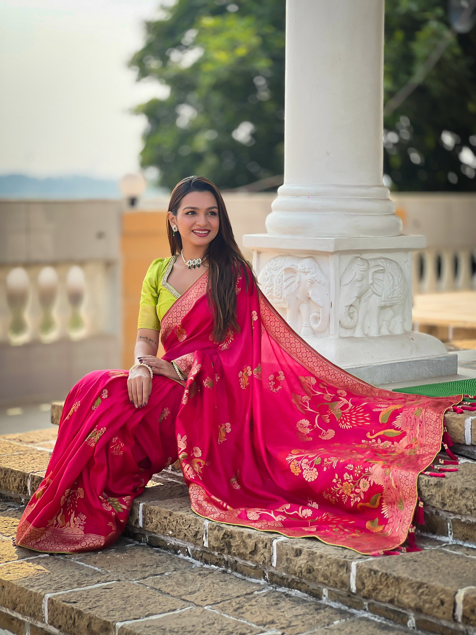 Soft Dolla Silk Saree; Pure Dolla Silk Zari Weaving Saree; Traditional Meenakari Work Saree; Rich Meenakari Woven Pallu; Elegant Piping Border; Contrast Soft Silk Woven Blouse Piece