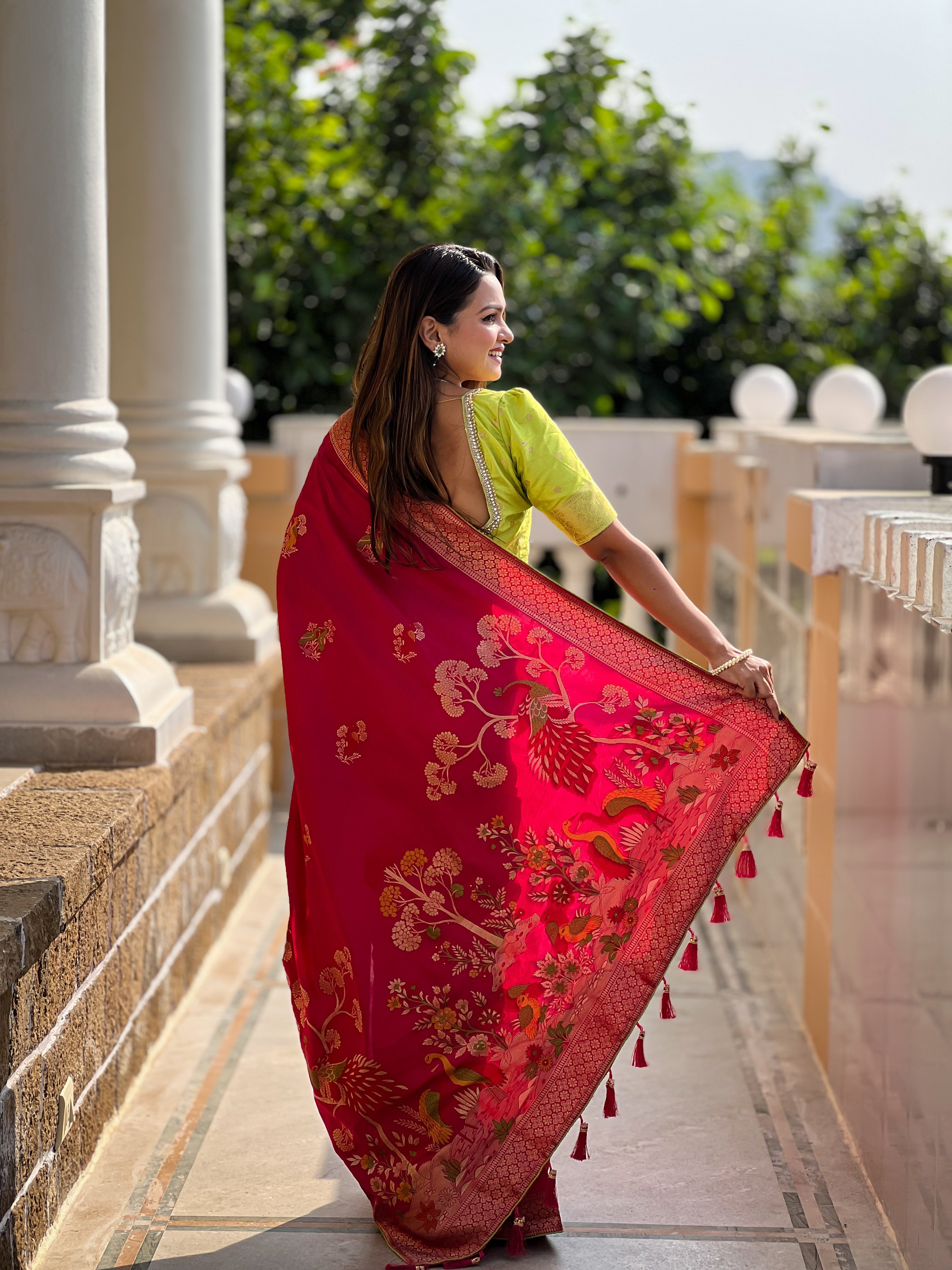 Soft Dolla Silk Saree; Pure Dolla Silk Zari Weaving Saree; Traditional Meenakari Work Saree; Rich Meenakari Woven Pallu; Elegant Piping Border; Contrast Soft Silk Woven Blouse Piece