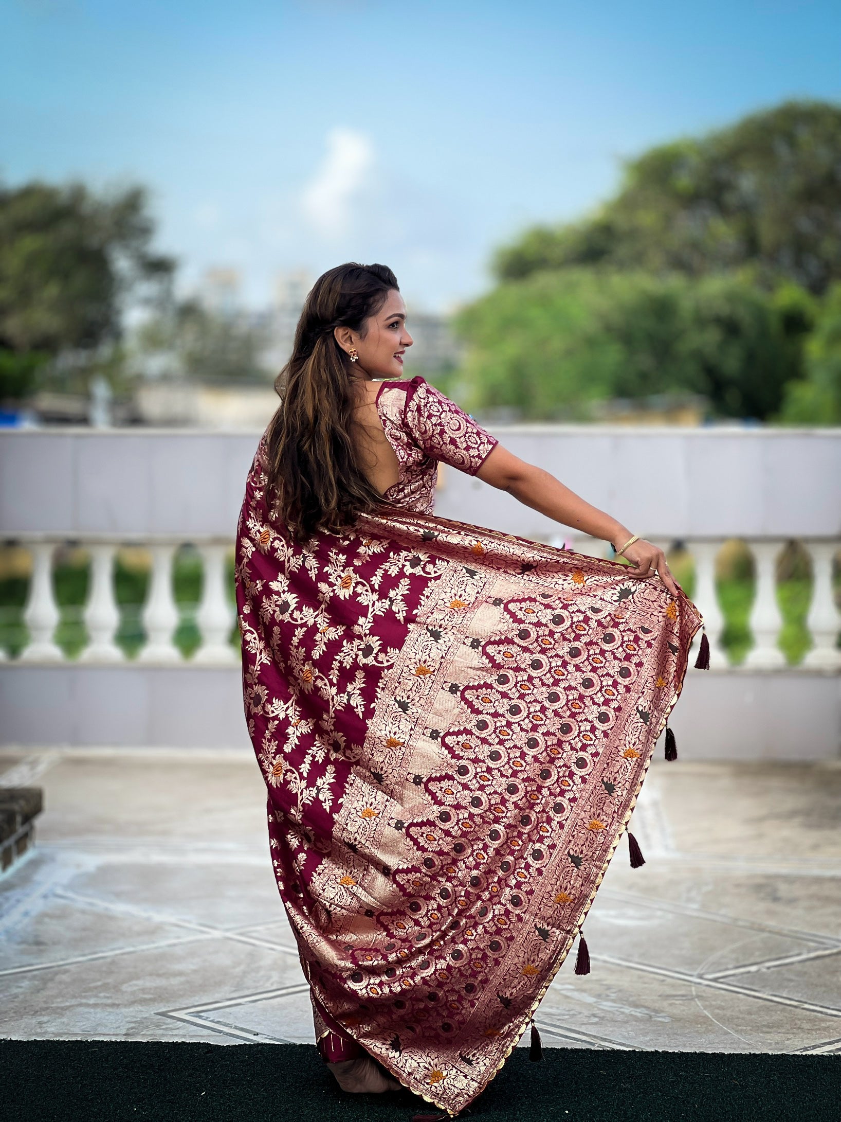 Soft Dolla Silk Saree; Pure Dolla Silk Zari Weaving Saree; Traditional Meenakari Work Saree; Rich Meenakari Woven Pallu and Border; Tassels on Pallu; Matching Soft Silk Woven Blouse Piece
