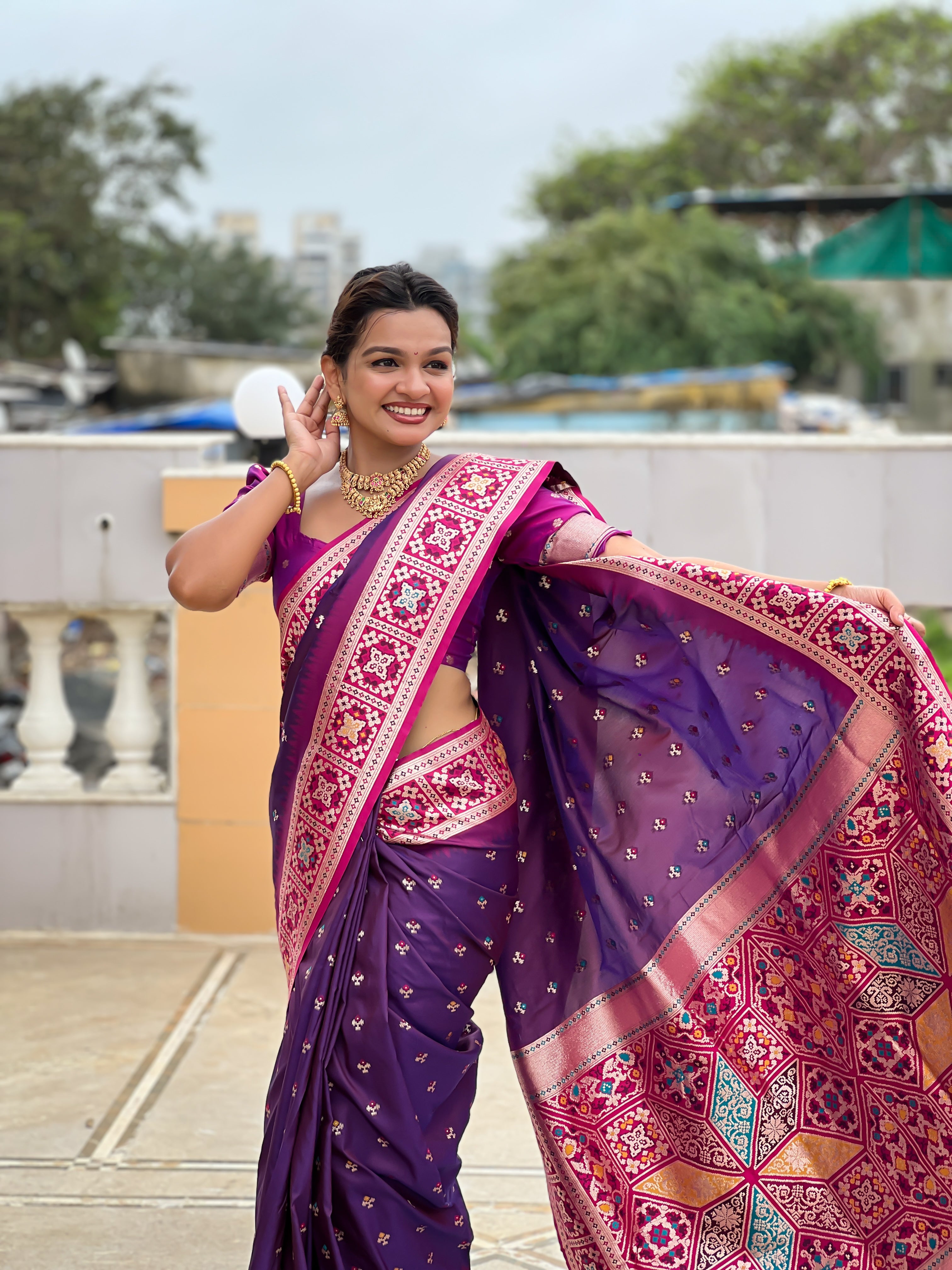 Soft Banarasi Silk Saree; Pure Silk Zari Weaving Saree; Traditional Meenakari Touch-up Design; Rich Meenakari Woven Pallu; Contrast Meenakari Border; Contrast Woven Blouse Piece