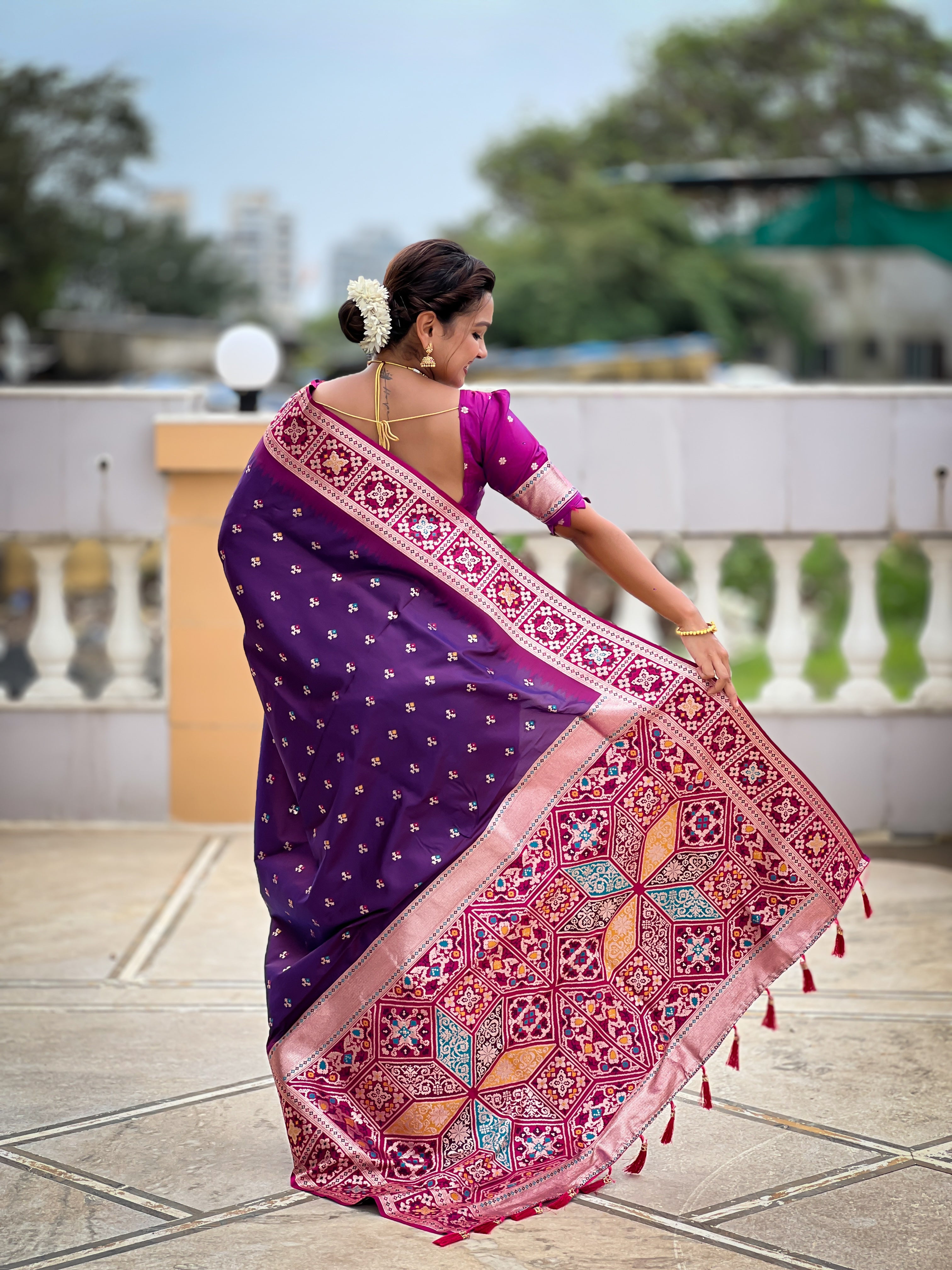 Soft Banarasi Silk Saree; Pure Silk Zari Weaving Saree; Traditional Meenakari Touch-up Design; Rich Meenakari Woven Pallu; Contrast Meenakari Border; Contrast Woven Blouse Piece