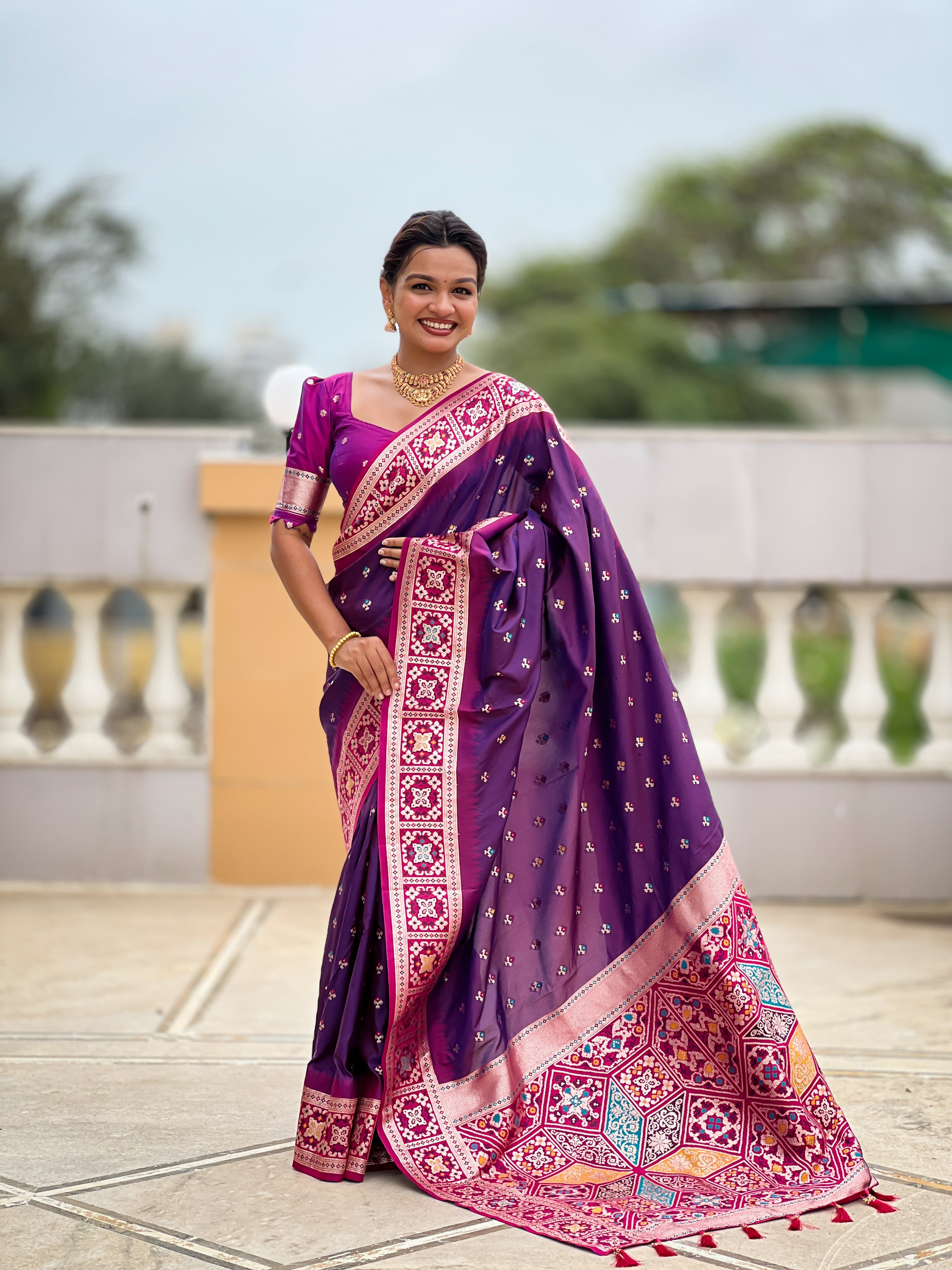 Soft Banarasi Silk Saree; Pure Silk Zari Weaving Saree; Traditional Meenakari Touch-up Design; Rich Meenakari Woven Pallu; Contrast Meenakari Border; Contrast Woven Blouse Piece