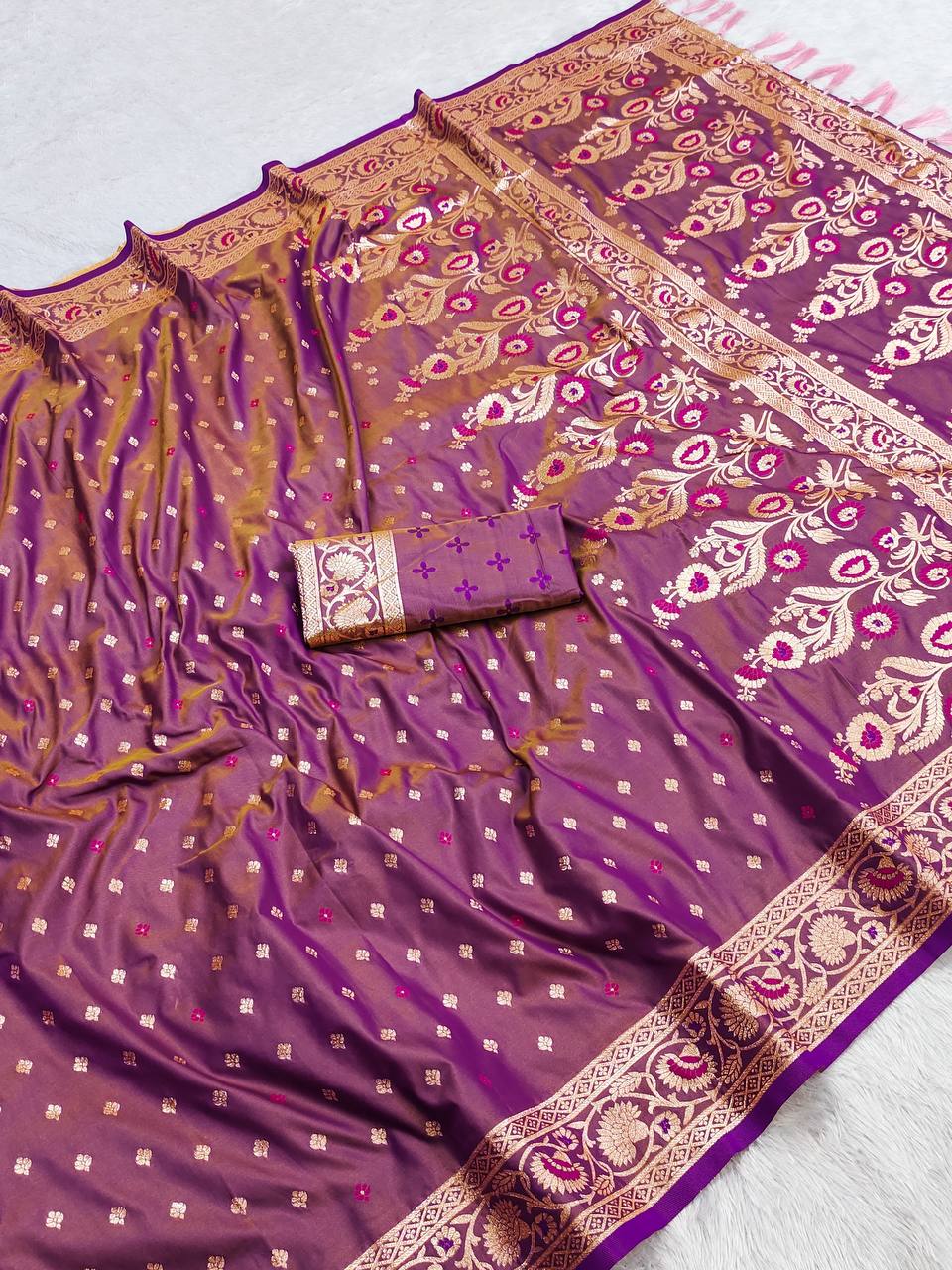 Soft Banarasi Silk Saree, Zari Weaving, Meenakari Touchup Design, Rich Pallu, Meenakari Woven Border, Tassels Attached, Soft Silk Weaving Blouse Piece, Sleeve Border, Premium Quality Saree, Indian Ethnic Wear, Traditional Banarasi, Festive Saree, Wedding Attire, Women's Fashion.