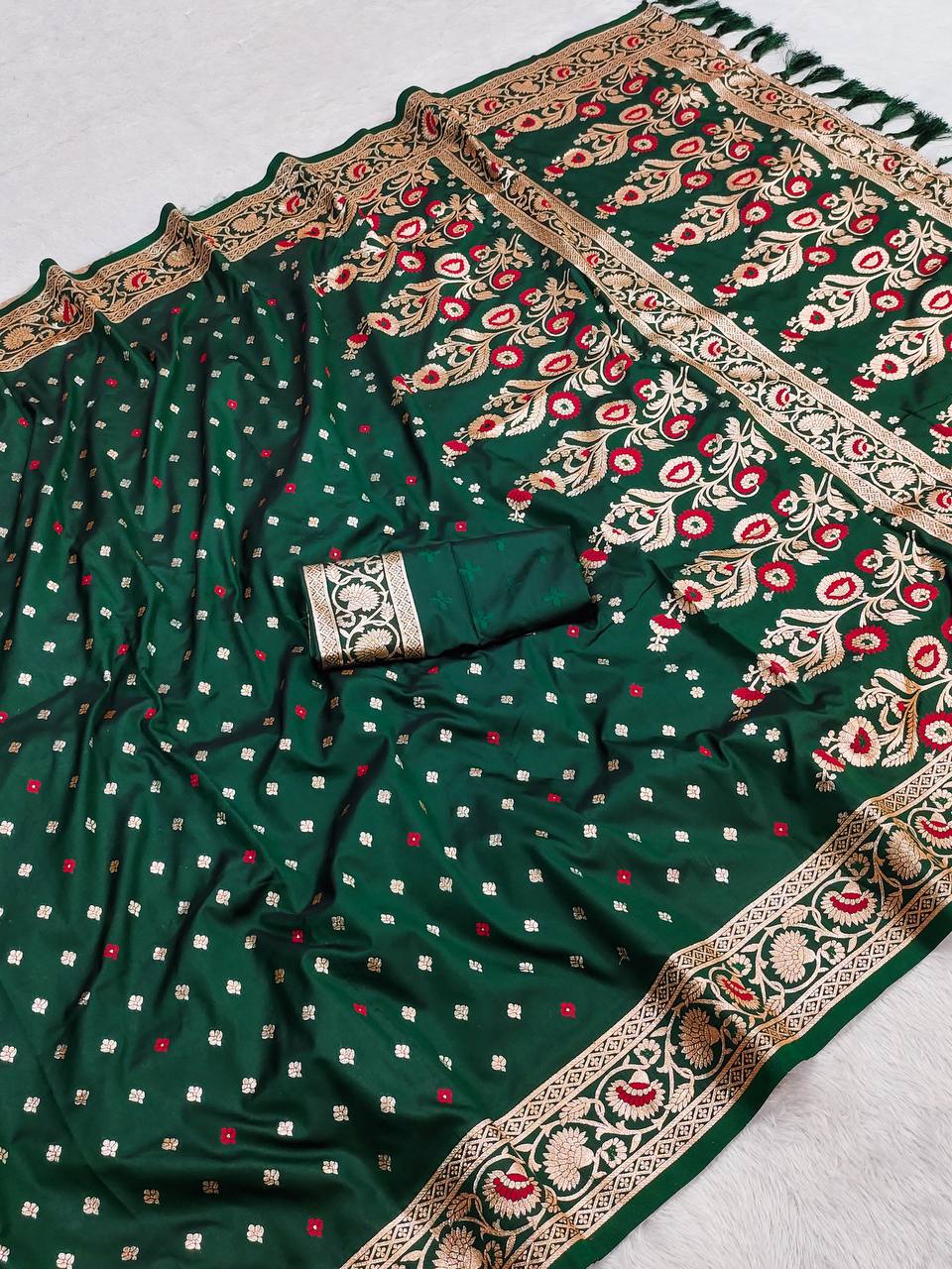 Soft Banarasi Silk Saree, Zari Weaving, Meenakari Touchup Design, Rich Pallu, Meenakari Woven Border, Tassels Attached, Soft Silk Weaving Blouse Piece, Sleeve Border, Premium Quality Saree, Indian Ethnic Wear, Traditional Banarasi, Festive Saree, Wedding Attire, Women's Fashion.