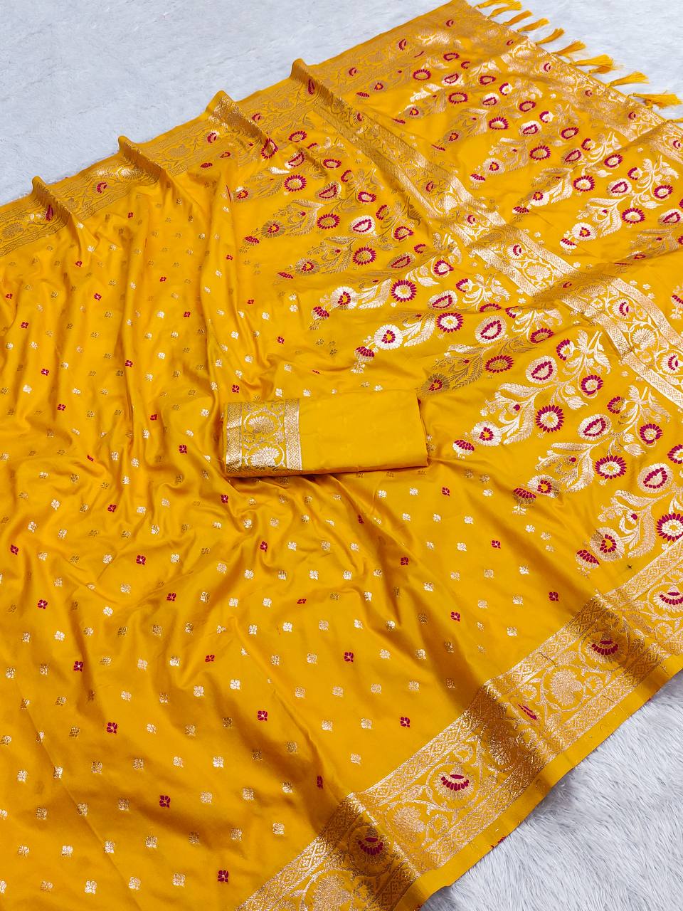 Soft Banarasi Silk Saree, Zari Weaving, Meenakari Touchup Design, Rich Pallu, Meenakari Woven Border, Tassels Attached, Soft Silk Weaving Blouse Piece, Sleeve Border, Premium Quality Saree, Indian Ethnic Wear, Traditional Banarasi, Festive Saree, Wedding Attire, Women's Fashion.