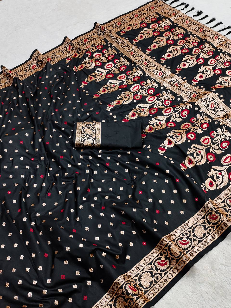 Soft Banarasi Silk Saree, Zari Weaving, Meenakari Touchup Design, Rich Pallu, Meenakari Woven Border, Tassels Attached, Soft Silk Weaving Blouse Piece, Sleeve Border, Premium Quality Saree, Indian Ethnic Wear, Traditional Banarasi, Festive Saree, Wedding Attire, Women's Fashion.