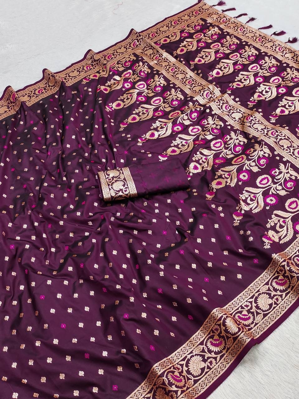 Soft Banarasi Silk Saree, Zari Weaving, Meenakari Touchup Design, Rich Pallu, Meenakari Woven Border, Tassels Attached, Soft Silk Weaving Blouse Piece, Sleeve Border, Premium Quality Saree, Indian Ethnic Wear, Traditional Banarasi, Festive Saree, Wedding Attire, Women's Fashion.