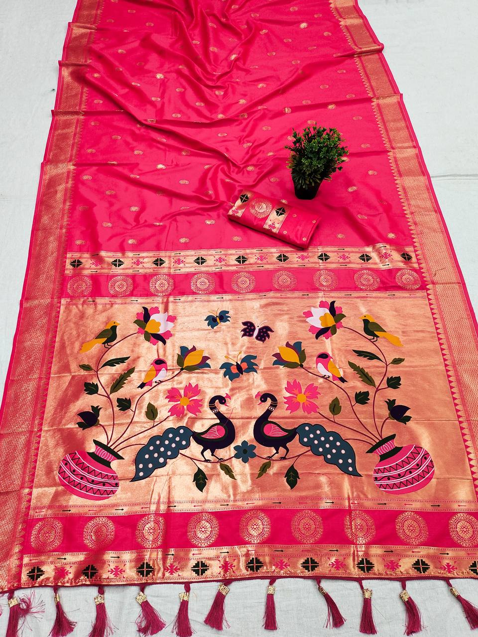 Pethani Silk Saree, Golden Zari Motifs, Meenakari Woven Pallu, Peacock Design, Traditional Contrast Kadiyal Border, Rich Tassels, Silk Weaving Blouse Piece, Sleeve Border, Indian Ethnic Wear, Premium Quality Saree, Handloom Silk, Festive Saree, Wedding Attire, Designer Pethani.