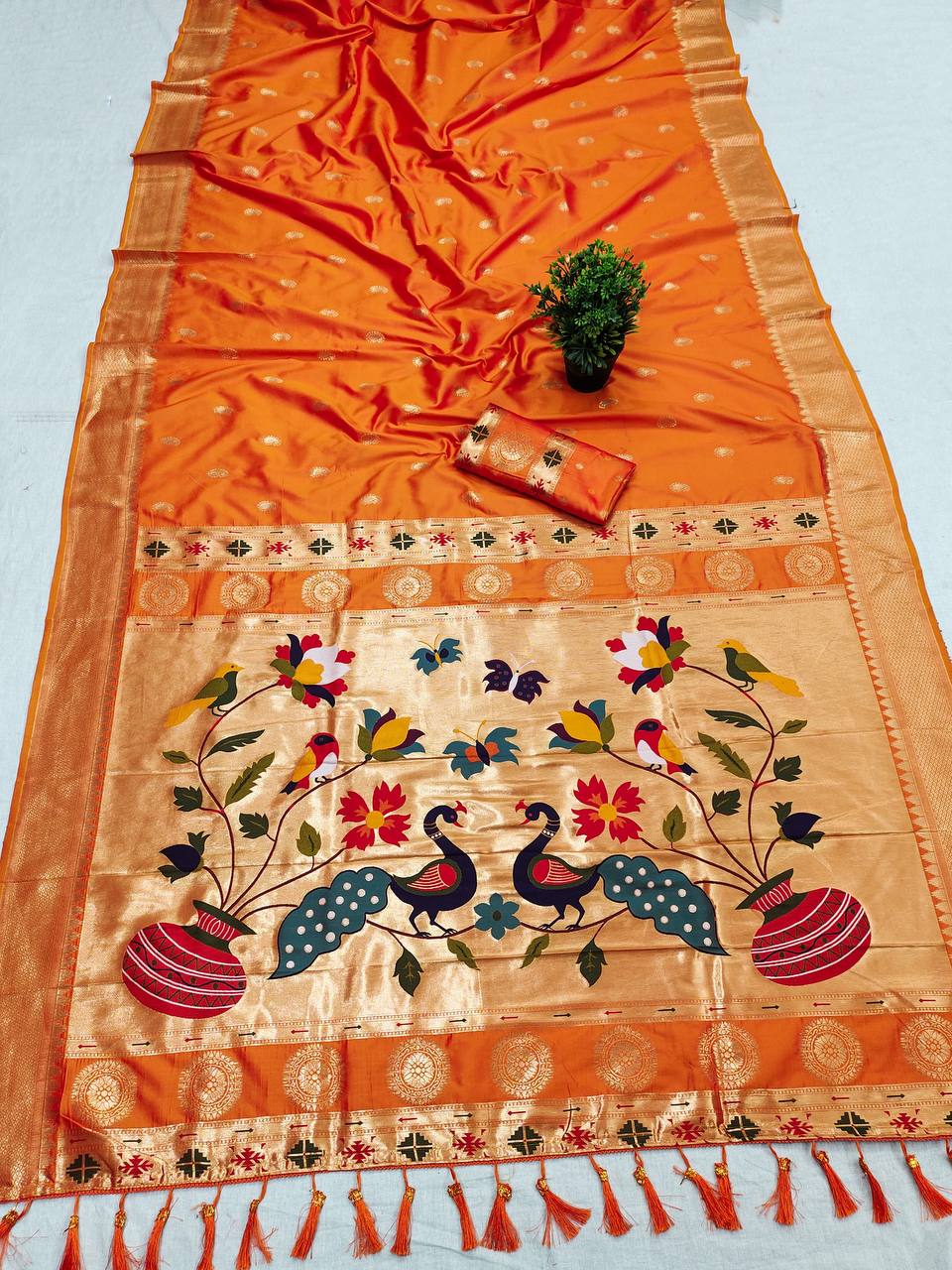 Pethani Silk Saree, Golden Zari Motifs, Meenakari Woven Pallu, Peacock Design, Traditional Contrast Kadiyal Border, Rich Tassels, Silk Weaving Blouse Piece, Sleeve Border, Indian Ethnic Wear, Premium Quality Saree, Handloom Silk, Festive Saree, Wedding Attire, Designer Pethani.