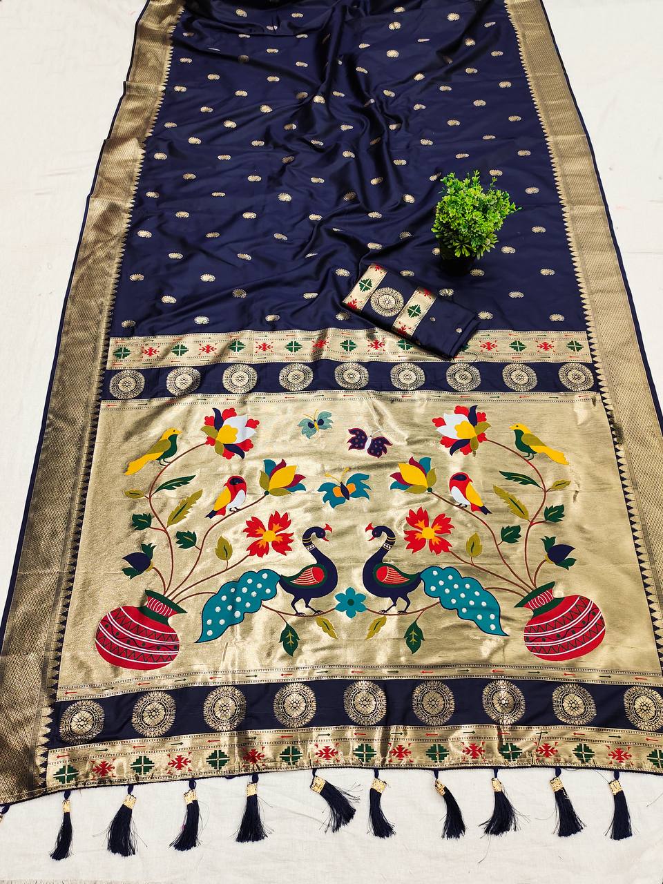 Pethani Silk Saree, Golden Zari Motifs, Meenakari Woven Pallu, Peacock Design, Traditional Contrast Kadiyal Border, Rich Tassels, Silk Weaving Blouse Piece, Sleeve Border, Indian Ethnic Wear, Premium Quality Saree, Handloom Silk, Festive Saree, Wedding Attire, Designer Pethani.