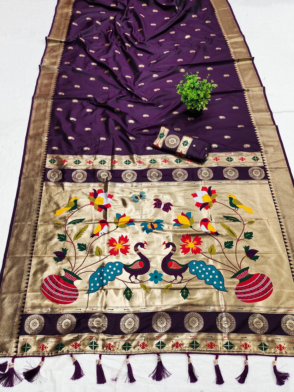 Pethani Silk Saree, Golden Zari Motifs, Meenakari Woven Pallu, Peacock Design, Traditional Contrast Kadiyal Border, Rich Tassels, Silk Weaving Blouse Piece, Sleeve Border, Indian Ethnic Wear, Premium Quality Saree, Handloom Silk, Festive Saree, Wedding Attire, Designer Pethani.